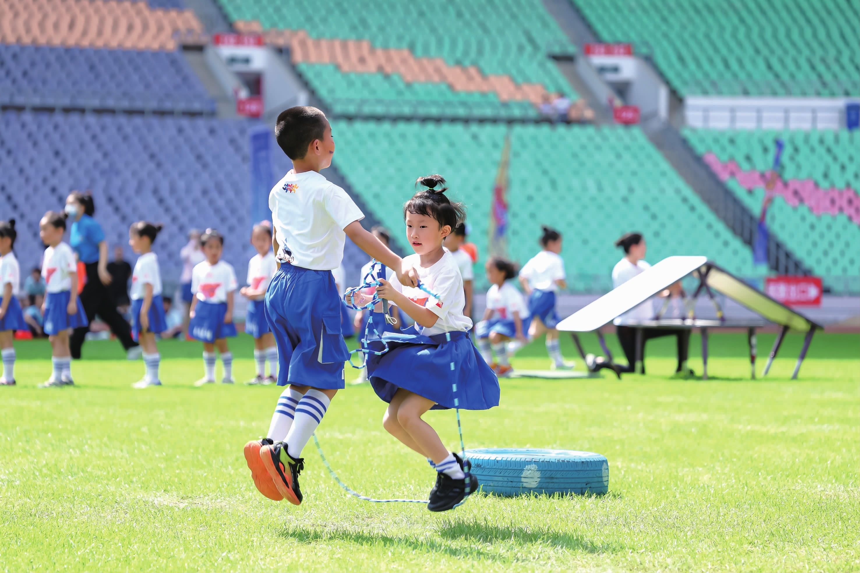 纽约洋基队主力二垒手托雷斯由于打击低迷，2025 年多次被下调打序